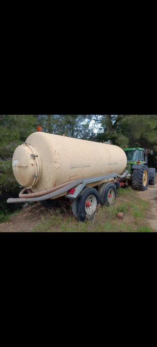 Tractor John Deere 7700 con cuba Gili