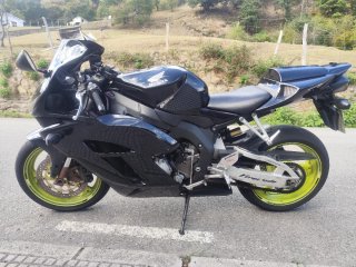 Honda CBR 1000RR Fireblade Negra