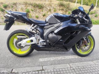 Honda CBR 1000RR Fireblade Negra