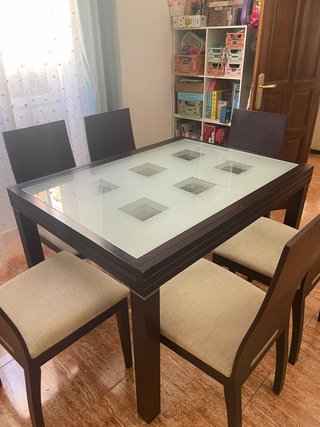 Mesa extensible y 6 sillas