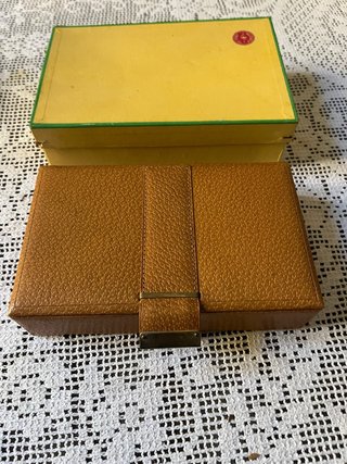 Joyero antiguo marrón y amarillo