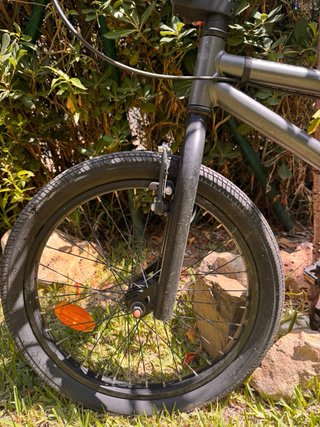 Bicicleta BMX B'Twin 20 Gris