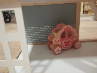 Casita de madera para muñecas
