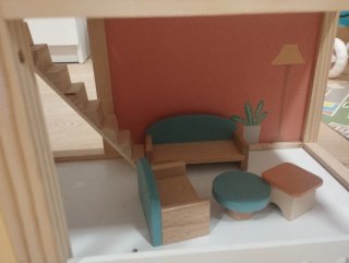 Casita de madera para muñecas
