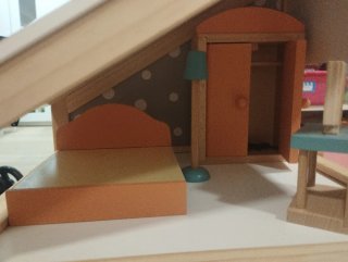 Casita de madera para muñecas