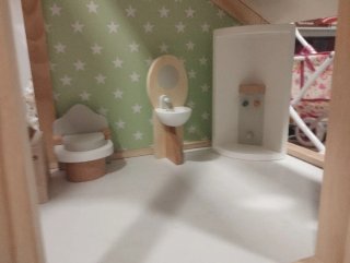 Casita de madera para muñecas