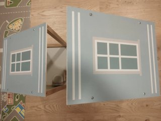 Casita de madera para muñecas