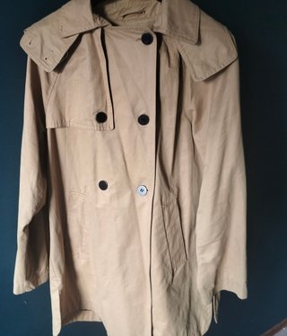 Gabardina corta de Zara
