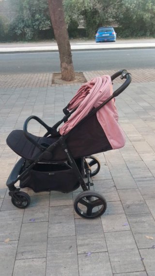 Carro de bebé rosa y negro