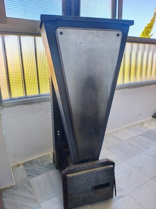 Estufa de pellets metálica, roto el quemador