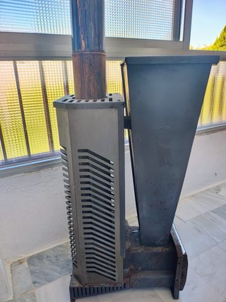 Estufa de pellets metálica, roto el quemador