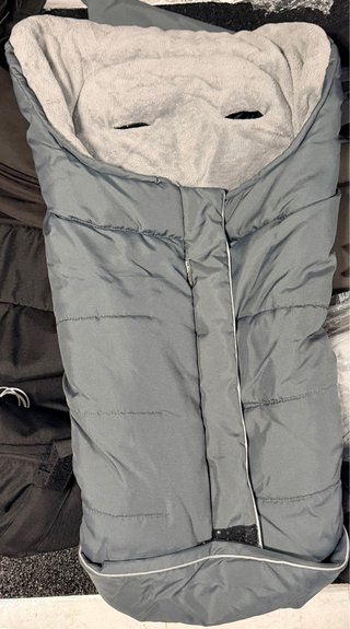 Saco invierno coche paseo gris.