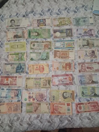 Lote 32 Billetes Extranjeros Variados