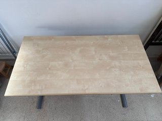 Mesa de despacho madera y metal