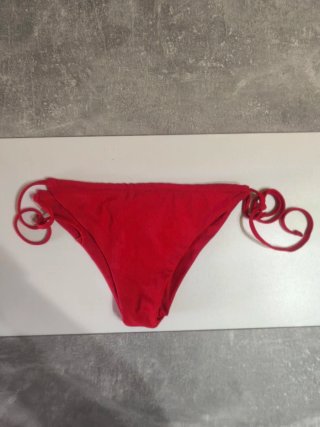 Bikini rojo con tiras ajustables