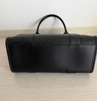Bolso Guess Negro con Asa de Mano