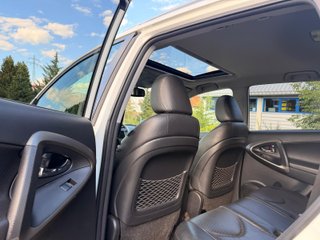Toyota RAV4 EXECUTIVE 4X4 FULL OPTIONS