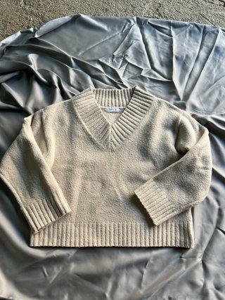 Caja de 10 prendas de ropa variada, varios estilos