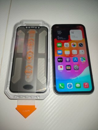 iPhone 11  Batería 100% con protector de pantalla