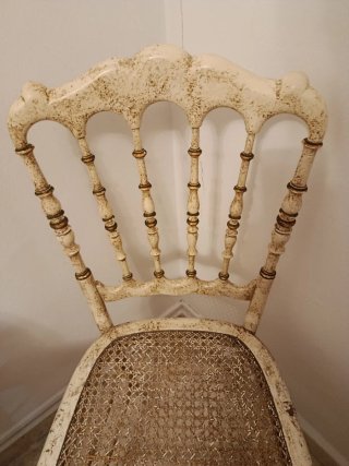 Silla Isabelina Beige Envejecida Madera y Rattan