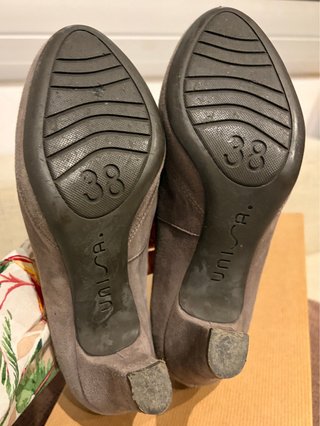 Zapatos de tacón Unisa grises