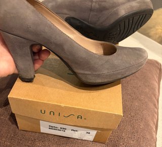 Zapatos de tacón Unisa grises