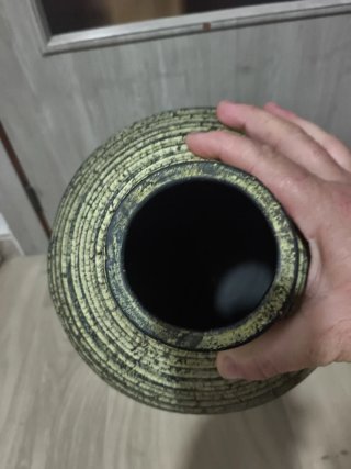 Jarrón de cerámica verde /amarillo y negro