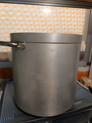 Olla industrial grande