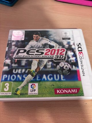 Nintendo 2DS azul y PES 2012