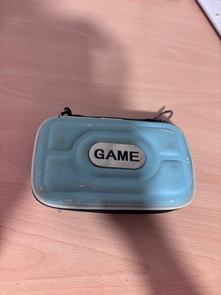 Nintendo 2DS azul y PES 2012
