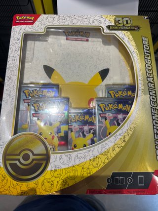 Collezione Pokemon 30° Anniversario con Raccoglito