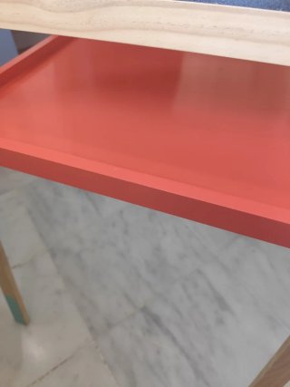 Pizarra infantil de madera con rollo de papel