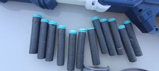 Pistola de Juguete X-Shot con Dardos y Latas