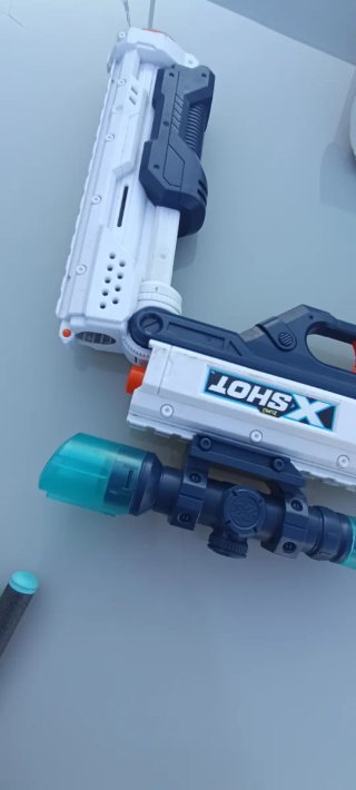 Pistola de Juguete X-Shot con Dardos y Latas