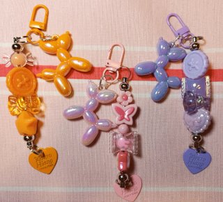 Llaveros de globos y charms
