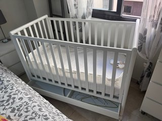 Cuna de madera para bebé