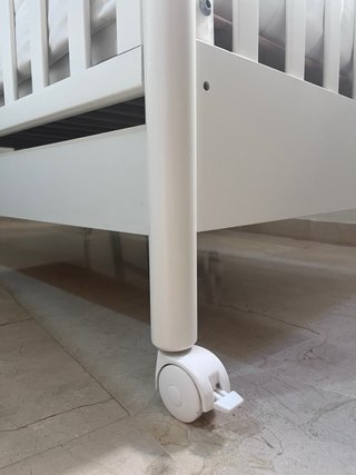Cuna de madera para bebé