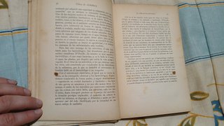 Libro La vida de los microbios. 1945.