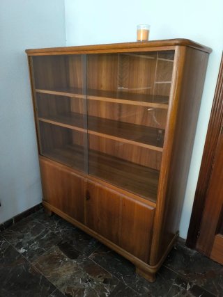 Mueble vitrina de madera vintage - sin carkoma