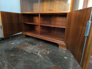 Mueble vitrina de madera vintage - sin carkoma