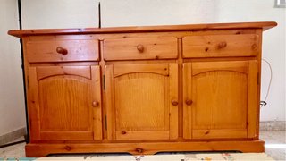Aparador de madera con 3 puertas