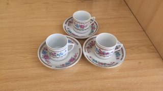 Juego de 3 tazas de café con platillos
