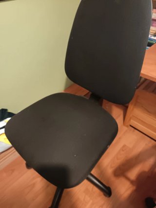 Silla de escritorio negra de tela