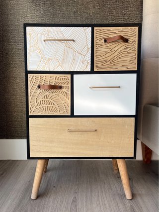 Comodino con design moderno