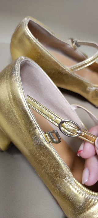 Zapatos de baile dorados
