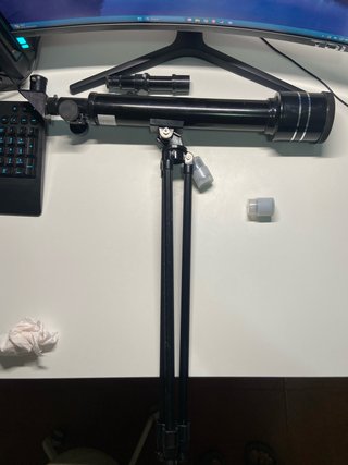 Telescopio astronómico negro