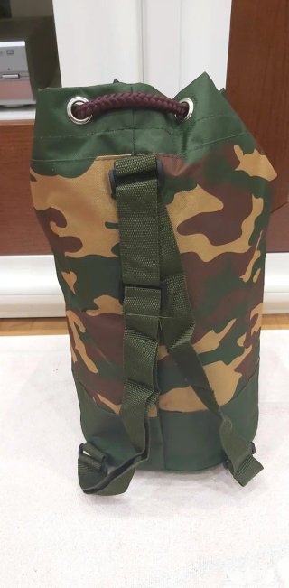 Mochila "Cállate la boca" con etiqueta