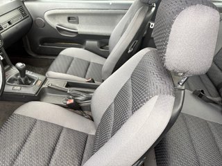 BMW 320i COUPE