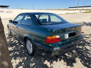 BMW 320i COUPE