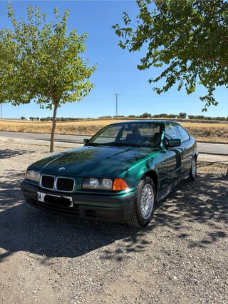 BMW 320i COUPE